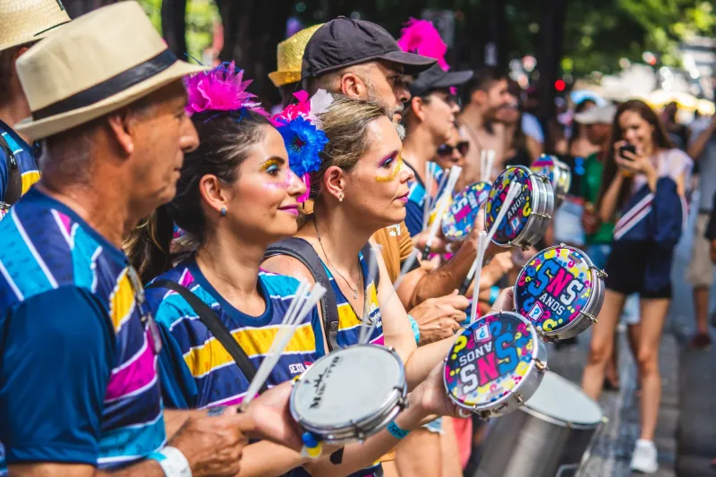 Além do feed: por que a cultura brasileira sobrevive — e prospera — quando a internet apaga