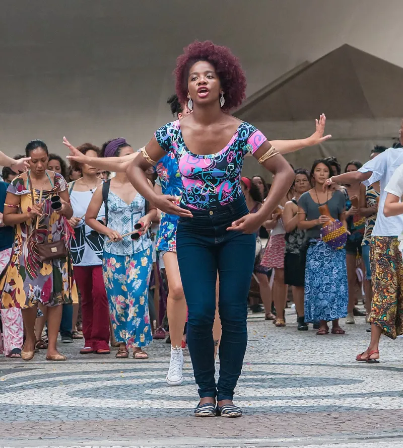 Cultura que não pede palco: o Brasil que dança, canta e cria antes de qualquer câmera ligar