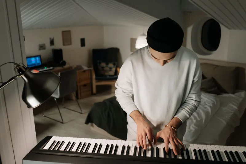 Do quarto pra playlist: como os MCs criados pelo algoritmo estão virando a mesa da indústria musical